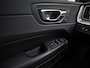 Volvo XC60 2.0 T8 Twin Engine AWD Inscription Automaat 407Pk (PANORAMADAK, APPLE CARPLAY, CAMERA, STUUR/STOELVERWARMING, MEMORY SEAT, GETINT GLAS, NIEUWE APK, NIEUWSTAAT)