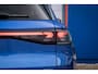 Volkswagen T-Roc 1.5 eTsi R-Line First Edition | Adaptive Cruise control | Matrix koplamen | Elektrisch bedienbare achterklep | Stoelverwarming | Achteruitrijcamera | Appelcarplay/Android auto | Achteruitrijcamera | Cruise control adaptief | Full-LED koplampen