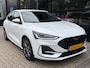 Ford Focus 1.0 Hybrid 125 PK ST Line | NAVIGATIE + APPLE CARPLAY/ANDROID AUTO| PARKEERSENSOREN V+A| FULL LED| KEYLESS START| SPORTSTOELEN| 17" LM-VELGEN| LENDESTEUNEN VERSTELBAAR| DAB| DEALER ONDERHOUDEN|