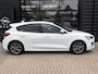 Ford Focus 1.0 Hybrid 125 PK ST Line | NAVIGATIE + APPLE CARPLAY/ANDROID AUTO| PARKEERSENSOREN V+A| FULL LED| KEYLESS START| SPORTSTOELEN| 17" LM-VELGEN| LENDESTEUNEN VERSTELBAAR| DAB| DEALER ONDERHOUDEN|