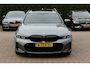BMW 3-Serie Touring 330e / SoH 88,5% / Trekhaak / Panoramadak / Camera / Head-up / 18'' / Keyless / Laser LED / Sfeerverlichting / Stoelverwarming / Dodehoek / DAB / ACC