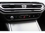 BMW 3-Serie Touring 330e / SoH 88,5% / Trekhaak / Panoramadak / Camera / Head-up / 18'' / Keyless / Laser LED / Sfeerverlichting / Stoelverwarming / Dodehoek / DAB / ACC