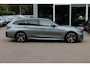 BMW 3-Serie Touring 330e / SoH 88,5% / Trekhaak / Panoramadak / Camera / Head-up / 18'' / Keyless / Laser LED / Sfeerverlichting / Stoelverwarming / Dodehoek / DAB / ACC