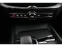 Volvo XC60 B5 Black Pack | Trekhaak 2300KG! | Camera | Adaptive Cruise | BLIS | Stoelverwarming | Verwarmbare Voorruit | CarPlay/Android Auto