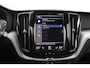 Volvo XC60 B5 Black Pack | Trekhaak 2300KG! | Camera | Adaptive Cruise | BLIS | Stoelverwarming | Verwarmbare Voorruit | CarPlay/Android Auto