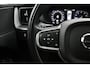 Volvo XC60 B5 Black Pack | Trekhaak 2300KG! | Camera | Adaptive Cruise | BLIS | Stoelverwarming | Verwarmbare Voorruit | CarPlay/Android Auto