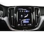 Volvo XC60 B5 Black Pack | Trekhaak 2300KG! | Camera | Adaptive Cruise | BLIS | Stoelverwarming | Verwarmbare Voorruit | CarPlay/Android Auto