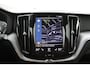 Volvo XC60 B5 Black Pack | Trekhaak 2300KG! | Camera | Adaptive Cruise | BLIS | Stoelverwarming | Verwarmbare Voorruit | CarPlay/Android Auto