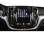 Volvo XC60 B5 Black Pack | Trekhaak 2300KG! | Camera | Adaptive Cruise | BLIS | Stoelverwarming | Verwarmbare Voorruit | CarPlay/Android Auto
