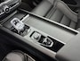 Volvo XC60 T6 Recharge Plus Black Edition | 21" | Panoramadak | Head Up | 360 Camera | Trekhaak | Harman Kardon | Full LED | Elektr. verst. Sportstoelen | Adaptieve Cruise | BLIS | Stoel/Stuur/Achterbankverwarming