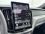 Volvo XC60 T6 Recharge Plus Black Edition | 21" | Panoramadak | Head Up | 360 Camera | Trekhaak | Harman Kardon | Full LED | Elektr. verst. Sportstoelen | Adaptieve Cruise | BLIS | Stoel/Stuur/Achterbankverwarming