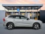 Volvo XC60 T6 Recharge Plus Black Edition | 21" | Panoramadak | Head Up | 360 Camera | Trekhaak | Harman Kardon | Full LED | Elektr. verst. Sportstoelen | Adaptieve Cruise | BLIS | Stoel/Stuur/Achterbankverwarming