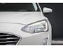 Ford Focus Wagon 1.0 EcoBoost Titanium Automaat | 100% dealer o.h. | Adaptieve cruise | Trekhaak | Winter-pack | Elec. achterklep | Autom. inparkeren | Privacy-glass | Camera | All seazon banden | LED verlichting | Keyless | Dodehoek detectie