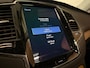 Volvo XC90 T8 AWD Recharge Inscription Long Range | Trekhaak | 360° Camera | Harman Kardon | 455pk | Adaptieve Cruise Control | Stoel en Stuurwielverwarming | Schuifdak | Full LED Meesturende koplampen | Pilot Assist | BLIS Dode Hoek Detectie | Standkachel met Volvo On Call App | Elektrische voorstoelen geheugen | Lederen bekleding | Zitting verlenging voorstoelen | Lederen dashboard | 20 Inch | Keyless Drive | Parkeersensoren voor+achter | Privacy Glass | Elektrisch bedienbare achterklep | 7-Persoons | 4-Zone Climate Control | Geïntegreerde zongordijnen achterportieren | Verlichte instaplijsten | Draadloos telefoon opladen | Alarm Klasse III | DAB Radio | Apple Carplay/Android Auto | Volvo On Call met mobiele App functie | Denim Blue Metallic |