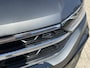 Volkswagen T-Roc 1.5 TSI 150pk DSG R-Line Navigatie Apple Carplay / Android Auto Parkeersensoren Afneembare trekhaak Park Assist Adaptive Cruise Control Elektrische achterklep Stoel- en stuurverwarming Climate Control Ledverlichting Virtual Cockpit