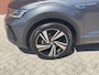 Volkswagen T-Roc 1.5 TSI 150pk DSG R-Line Navigatie Apple Carplay / Android Auto Parkeersensoren Afneembare trekhaak Park Assist Adaptive Cruise Control Elektrische achterklep Stoel- en stuurverwarming Climate Control Ledverlichting Virtual Cockpit