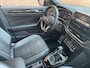 Volkswagen T-Roc 1.5 TSI 150pk DSG R-Line Navigatie Apple Carplay / Android Auto Parkeersensoren Afneembare trekhaak Park Assist Adaptive Cruise Control Elektrische achterklep Stoel- en stuurverwarming Climate Control Ledverlichting Virtual Cockpit