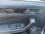Volkswagen T-Roc 1.5 TSI 150pk DSG R-Line Navigatie Apple Carplay / Android Auto Parkeersensoren Afneembare trekhaak Park Assist Adaptive Cruise Control Elektrische achterklep Stoel- en stuurverwarming Climate Control Ledverlichting Virtual Cockpit