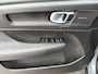 Volvo XC40 T4 Plug-in hybrid Plus Dark Trekhaak | Apple Carplay/Android Auto | Premium audio | Stuurverwarming | Achteruitrijcamera | Extra getint glas |