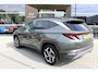 Hyundai Tucson 1.6 T-GDI PHEV Comfort Smart 4WD | Stoelverwarming voor| Stuurwielverwarmig | Navigatie | Climate Control | Achteruitrijcamera | Airco (automatisch) | Apple Carplay/Android Auto|telefoonintegratie premium