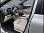 Mercedes-Benz EQA 250+ Luxury Line | Panoramadak | Trekhaak | Beige Interieur | Elektrisch Verstelbare Stoelen + Memory | 360° Camera | Donkergetint Glas Achter | Dodehoekassistent | Apple CarPlay | Android Auto | Stoelverwarming | Sfeerverlichting | Parkeersensoren