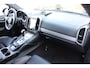 Porsche Cayenne 4.8 Turbo | ELEKTR. TREKHAAK | LUCHTVERING | ELEKTR. VOORSTOELEN INCL MEMORY | STOEL VERWARMING + VERKOELING | CAMERA | PARK SENS V+A | PRACHTIGE STAAT!