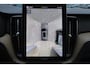 Volvo XC60 T6 Recharge AWD Ultra Dark - Panorama/schuifdak - Luchtvering - IntelliSafe Assist & Surround - 360º Camera - Harman Kardon audio - Adaptieve LED koplampen - Verwarmde voorstoelen, stuur & achterbank - Parkeersensoren voor & achter - Elektr. bedienb. voorstoelen met geheugen - Head up display - Draadloze tel. lader - Extra getint glas - Inklapbare trekhaak - 20' LMV
