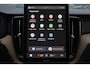 Volvo XC60 T6 Recharge AWD Ultra Dark - Panorama/schuifdak - Luchtvering - IntelliSafe Assist & Surround - 360º Camera - Harman Kardon audio - Adaptieve LED koplampen - Verwarmde voorstoelen, stuur & achterbank - Parkeersensoren voor & achter - Elektr. bedienb. voorstoelen met geheugen - Head up display - Draadloze tel. lader - Extra getint glas - Inklapbare trekhaak - 20' LMV