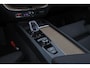 Volvo XC60 T6 Recharge AWD Ultra Dark - Panorama/schuifdak - Luchtvering - IntelliSafe Assist & Surround - 360º Camera - Harman Kardon audio - Adaptieve LED koplampen - Verwarmde voorstoelen, stuur & achterbank - Parkeersensoren voor & achter - Elektr. bedienb. voorstoelen met geheugen - Head up display - Draadloze tel. lader - Extra getint glas - Inklapbare trekhaak - 20' LMV