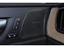 Volvo XC60 T6 Recharge AWD Ultra Dark - Panorama/schuifdak - Luchtvering - IntelliSafe Assist & Surround - 360º Camera - Harman Kardon audio - Adaptieve LED koplampen - Verwarmde voorstoelen, stuur & achterbank - Parkeersensoren voor & achter - Elektr. bedienb. voorstoelen met geheugen - Head up display - Draadloze tel. lader - Extra getint glas - Inklapbare trekhaak - 20' LMV