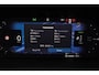 Volvo XC60 T6 Recharge AWD Ultra Dark - Panorama/schuifdak - Luchtvering - IntelliSafe Assist & Surround - 360º Camera - Harman Kardon audio - Adaptieve LED koplampen - Verwarmde voorstoelen, stuur & achterbank - Parkeersensoren voor & achter - Elektr. bedienb. voorstoelen met geheugen - Head up display - Draadloze tel. lader - Extra getint glas - Inklapbare trekhaak - 20' LMV