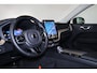 Volvo XC60 T6 Recharge AWD Ultra Dark - Panorama/schuifdak - Luchtvering - IntelliSafe Assist & Surround - 360º Camera - Harman Kardon audio - Adaptieve LED koplampen - Verwarmde voorstoelen, stuur & achterbank - Parkeersensoren voor & achter - Elektr. bedienb. voorstoelen met geheugen - Head up display - Draadloze tel. lader - Extra getint glas - Inklapbare trekhaak - 20' LMV