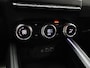 Renault Clio 1.6 E-Tech Full Hybrid 145Pk esprit Alpine | Navigatie | Draadloze Apple & Android Carplay | Parkeersensoren & Achteruitrijcamera | Adaptieve Cruise Control | Dodehoek Detectie | Keyless Entry | DAB |
