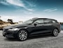 Volvo V60 T8 455PK Recharge Plus Dark| Pano| HUD| Trekhaak| 360Camera