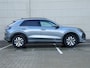 Volkswagen T-Roc Limited Edition 1.5 eTSI 116 PK | Stoel en stuur verwarming | Parkeer assistent | Navigatie | Camera |
