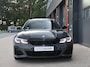 BMW 3-Serie Touring M340i xDrive High Executive | Laser | Pano | 360 | H&K | ACC | HUD | Dravitgrau | M-onderstel | Standkachel