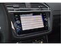 Volkswagen Tiguan 1.5 TSI R-Line Business+ Vol! Panorama, Elek. trekhaak, H&K, Matrix LED, Suzuka 20''