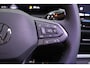 Volkswagen T-Roc 1.5 eTsi 150pk R-Line First Edition Black Style Trekhaak Camera Keyless Stoelverwarming Navigatie Panoramadak