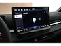 Volkswagen T-Roc 1.5 eTsi 150pk R-Line First Edition Black Style Trekhaak Camera Keyless Stoelverwarming Navigatie Panoramadak