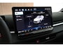 Volkswagen T-Roc 1.5 eTsi 150pk R-Line First Edition Black Style Trekhaak Camera Keyless Stoelverwarming Navigatie Panoramadak