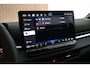 Volkswagen T-Roc 1.5 eTsi 150pk R-Line First Edition Black Style Trekhaak Camera Keyless Stoelverwarming Navigatie Panoramadak