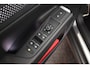 Volkswagen T-Roc 1.5 eTsi 150pk R-Line First Edition Black Style Trekhaak Camera Keyless Stoelverwarming Navigatie Panoramadak