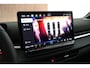 Volkswagen T-Roc 1.5 eTsi 150pk R-Line First Edition Black Style Trekhaak Camera Keyless Stoelverwarming Navigatie Panoramadak