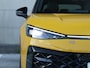 Volkswagen T-Roc R-Line First Edition 1.5 eTSI 150 PK | LED Matrix | Panoramadak | Trekhaak | Black Style | Electrische achterklep |