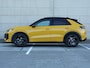 Volkswagen T-Roc R-Line First Edition 1.5 eTSI 150 PK | LED Matrix | Panoramadak | Trekhaak | Black Style | Electrische achterklep |