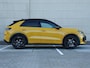 Volkswagen T-Roc R-Line First Edition 1.5 eTSI 150 PK | LED Matrix | Panoramadak | Trekhaak | Black Style | Electrische achterklep |