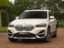 BMW X1 xDrive25i | BOMVOL!! | Uniek | Carplay|Trekhk|PearlWeiss|HUD|Zie tekst!