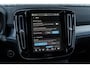 Volvo XC40 2.0 B4 Plus Dark | Trekhaak | Harman Kardon Audio | Achteruitrijcamera | Parkeersensoren | Keyless Entry | Elektrische Achterklep | Elektrisch Verstelbare Voorstoelen | Stoelverwarming | Google Navigatie | Apple Carplay | Android Auto | Lichtmetalen Velgen 18 inch