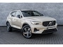 Volvo XC40 2.0 B4 Plus Dark | Trekhaak | Harman Kardon Audio | Achteruitrijcamera | Parkeersensoren | Keyless Entry | Elektrische Achterklep | Elektrisch Verstelbare Voorstoelen | Stoelverwarming | Google Navigatie | Apple Carplay | Android Auto | Lichtmetalen Velgen 18 inch