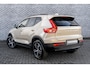 Volvo XC40 2.0 B4 Plus Dark | Trekhaak | Harman Kardon Audio | Achteruitrijcamera | Parkeersensoren | Keyless Entry | Elektrische Achterklep | Elektrisch Verstelbare Voorstoelen | Stoelverwarming | Google Navigatie | Apple Carplay | Android Auto | Lichtmetalen Velgen 18 inch